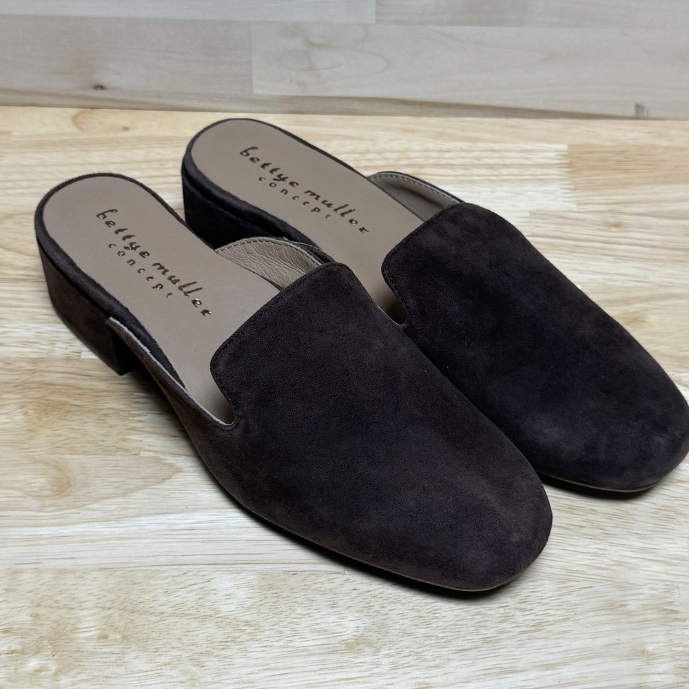 Bettye Muller Concept Womens 6M Brown Suede Mule Loafers Bee Block Heel Shoes